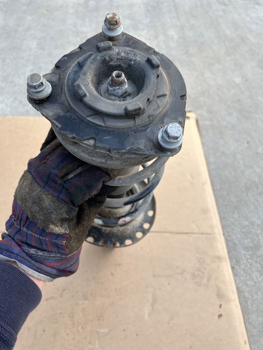 Ansamblu Amortizor stanga fata cu arc si flansa Nissan Micra