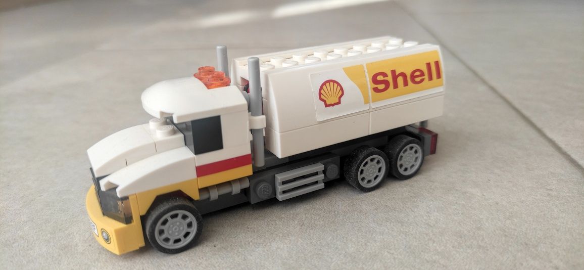 Lego shell формула , подиум, камионче, цистерна и коли