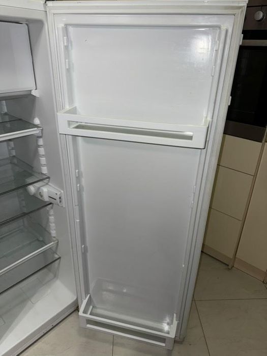 Хладилник с вътрешна камера