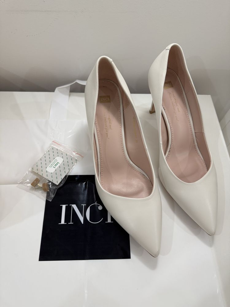 Белые туфли классические INCI