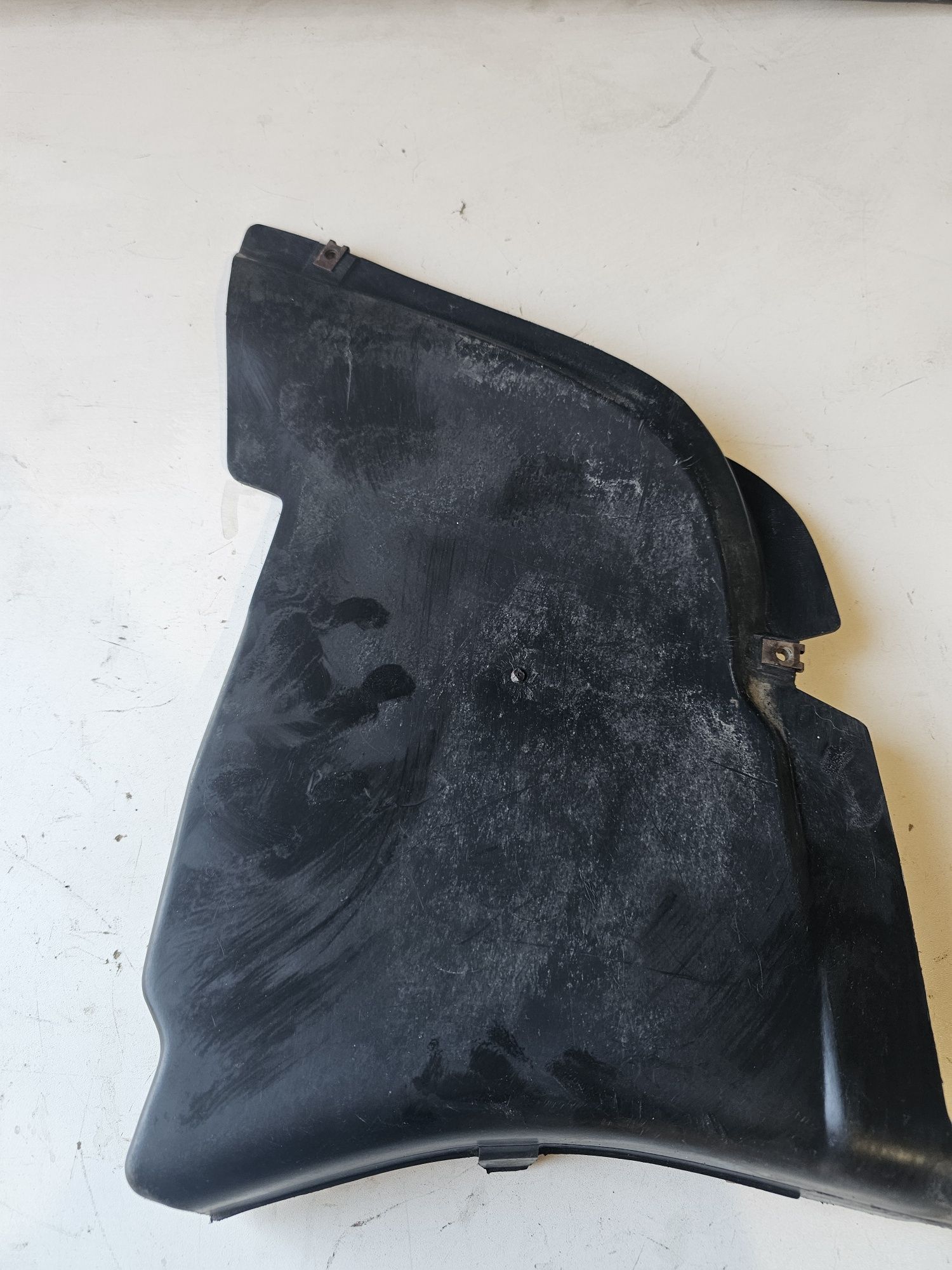 Scut stanga fata original Volkswagen Golf 3 / Vento

Stare buna

Cod O