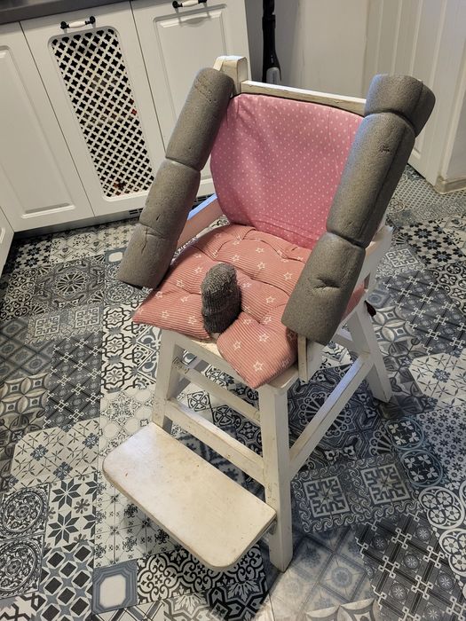 Vand scaun de masa pentru copil cu dizabiliati