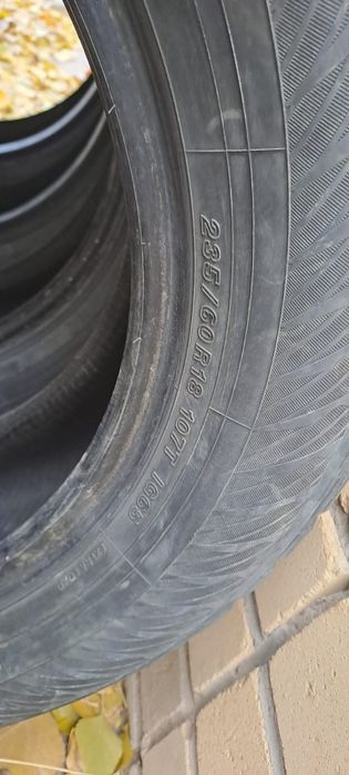 Шины 235/60/18. в комплекте продам!