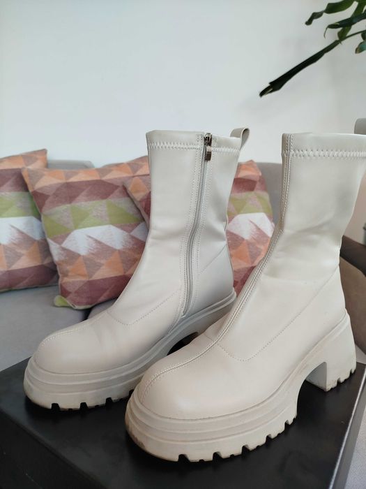 Дамски боти номер 38