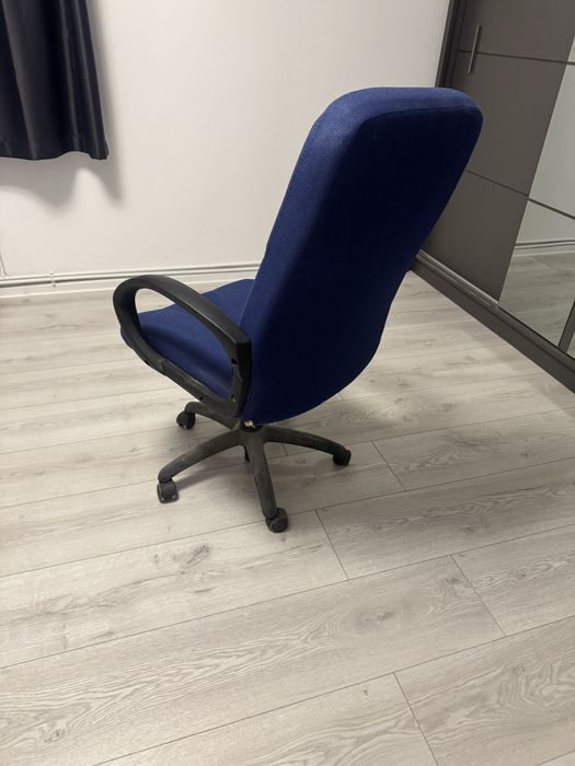 Scaun de birou albastru