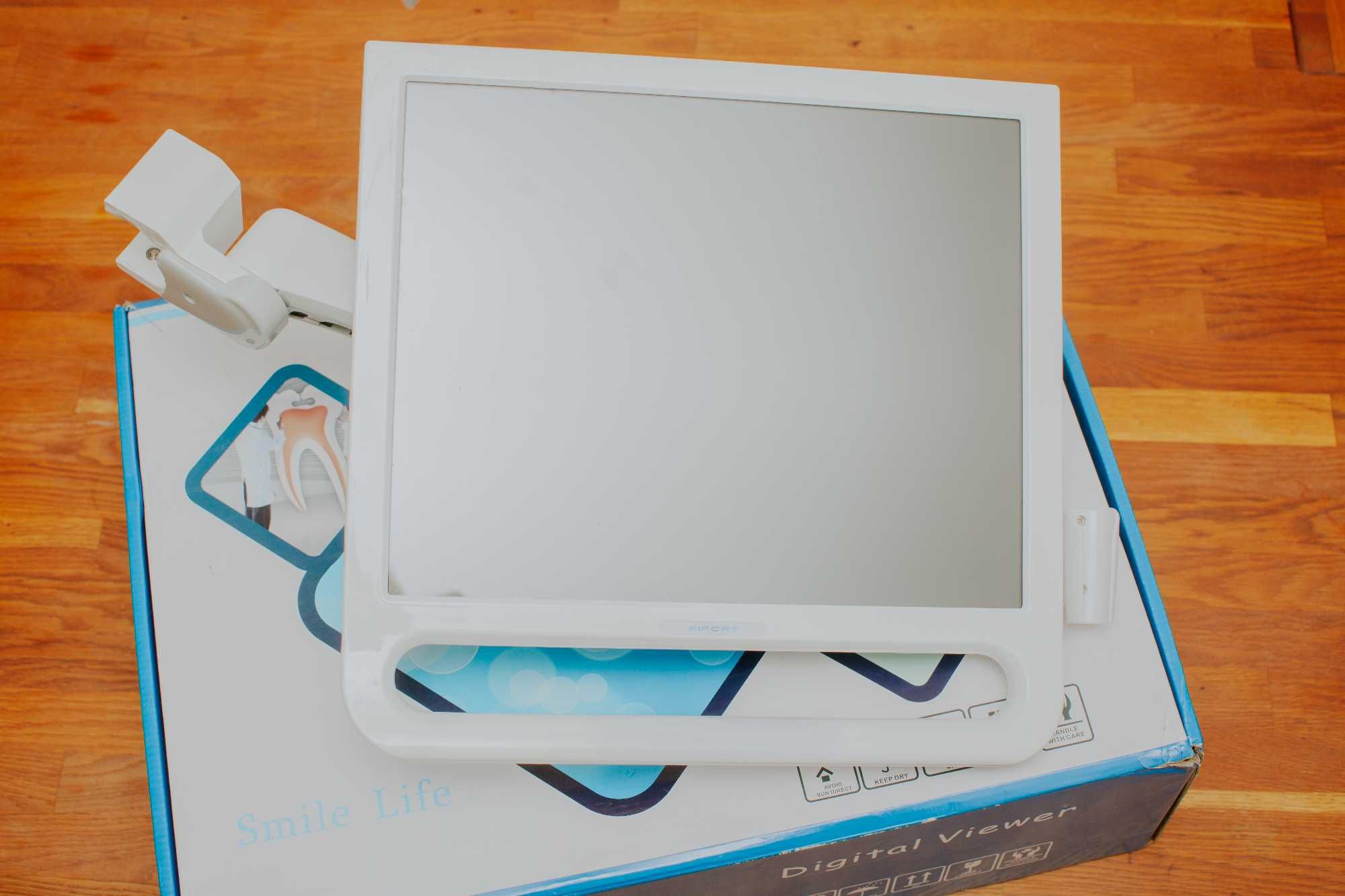 Camera intraorala cu monitor touch screen si PC integrat