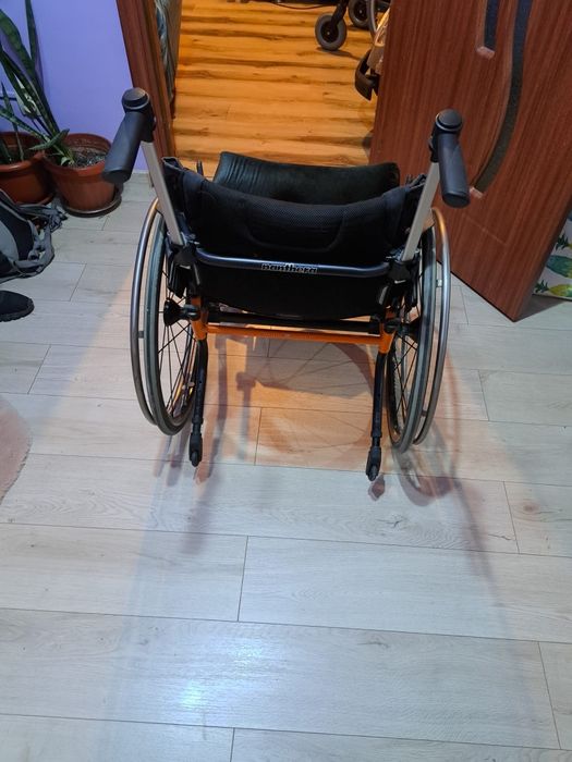 Vind carut pentru persoane cu handicap.