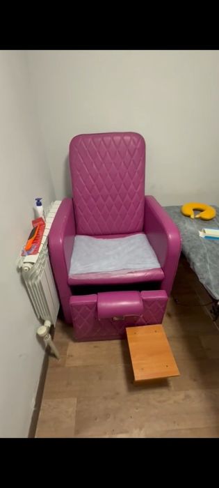 Продается педикюрное кресло, парты