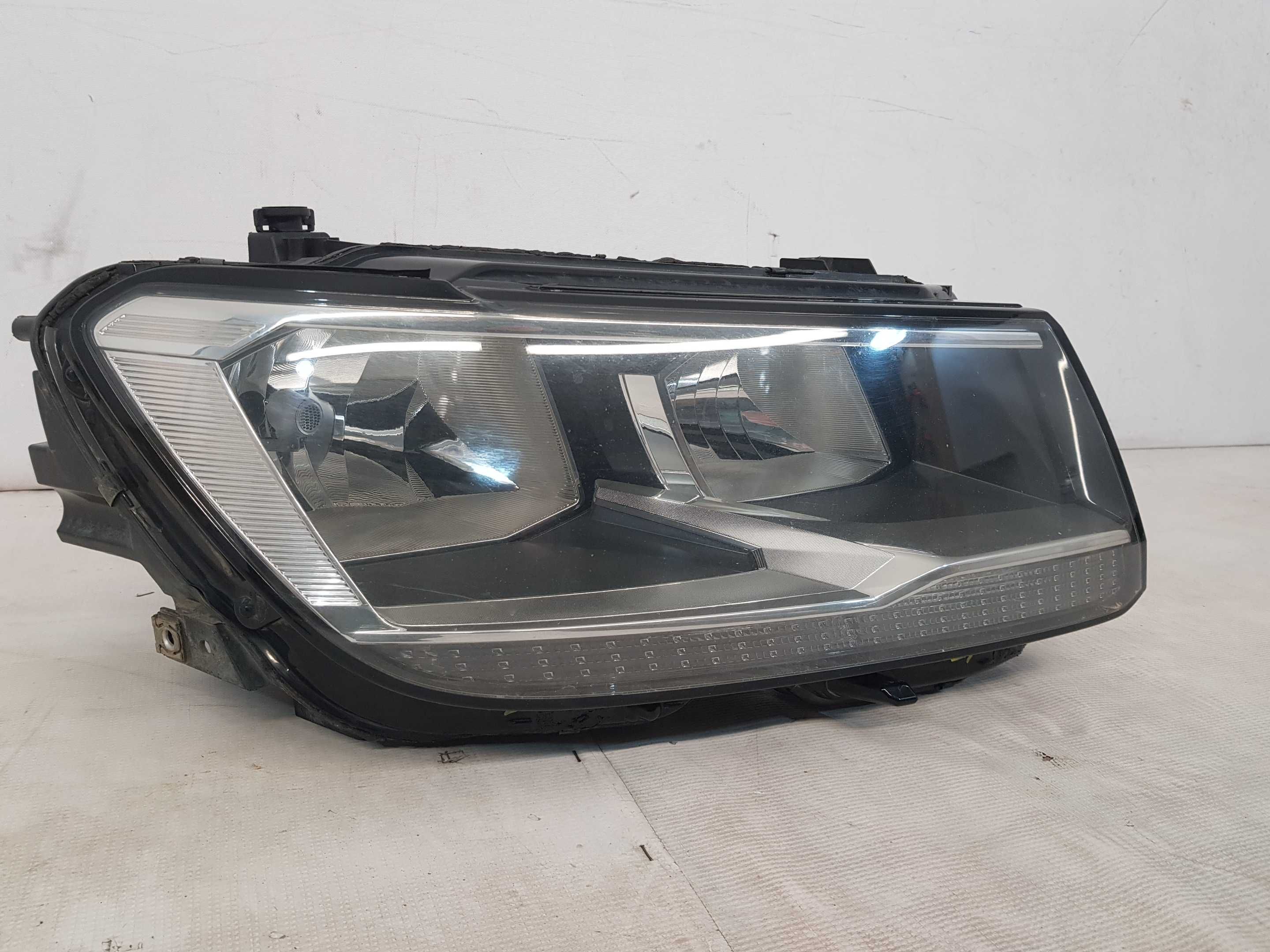 Far dreapta halogen VW Tiguan dupa 2017