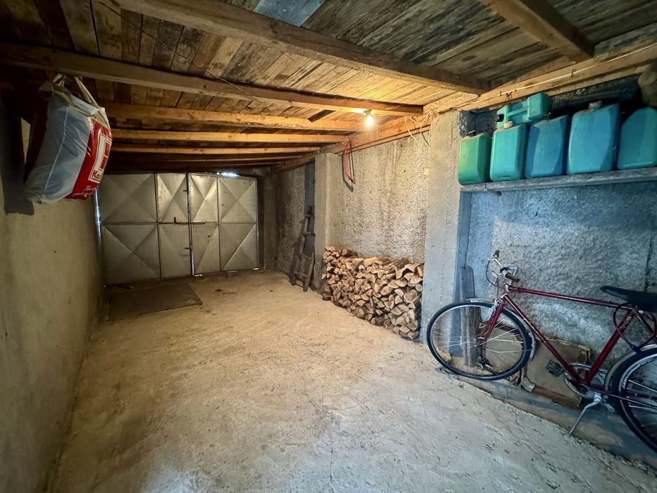 Самостоятелна Къща с Гараж до Очна Клиника “Тасков” , гр. Търговище