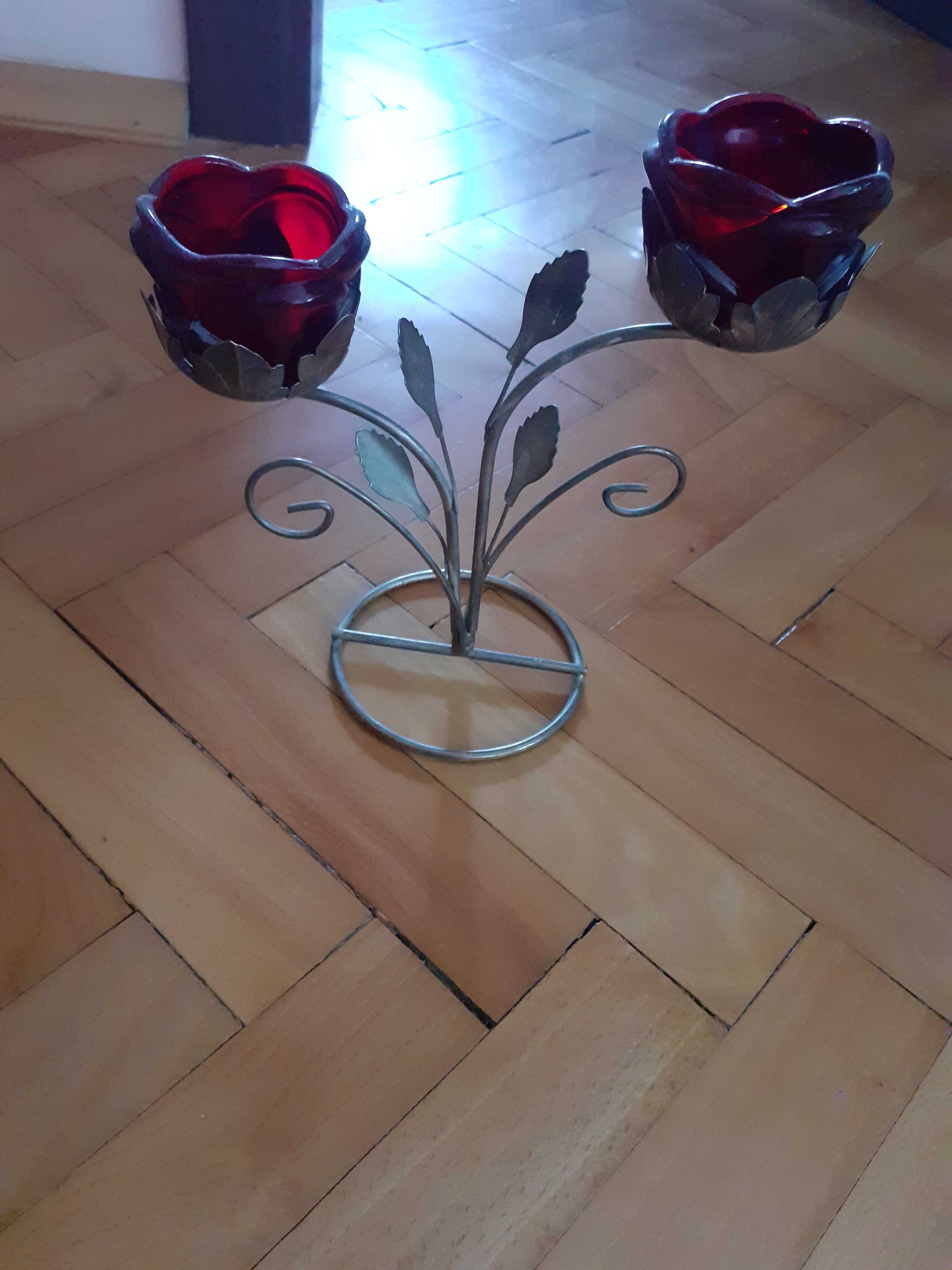 Свещници с по 2 бр. Свещички