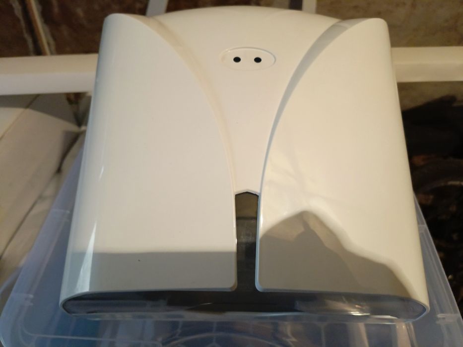 Салфетница настенная