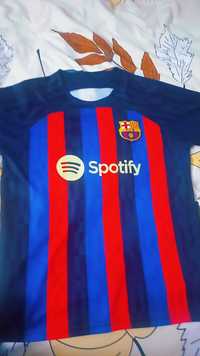 Tricou barcelona Messi NR 10 marimea M  purtat de câteva ori