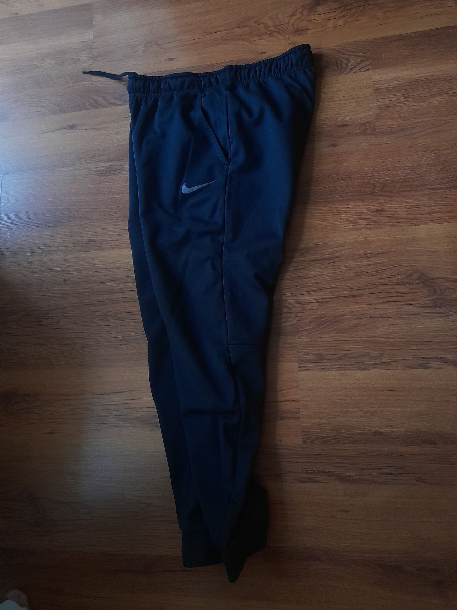 Nike dri fit мъжко долнище M размер.