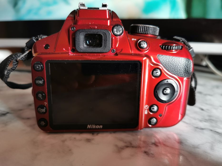 Vând Nikon D3200 24mpx