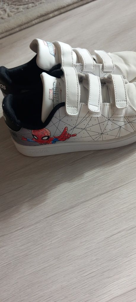 Маратонки Adidas