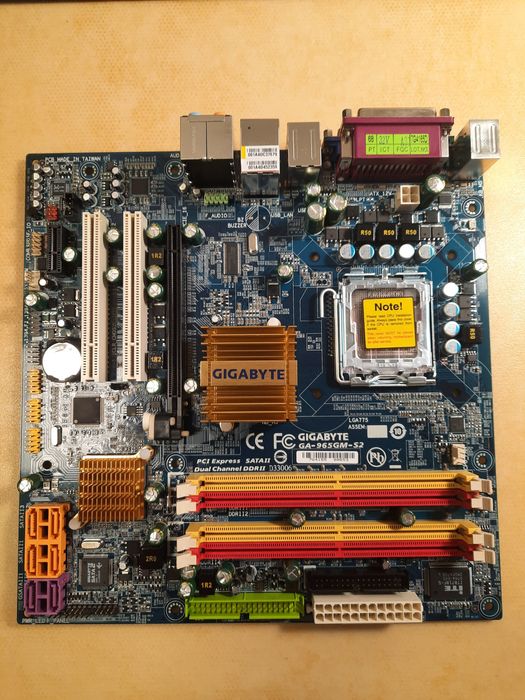 Placa de baza Gigabyte GA965GMS2