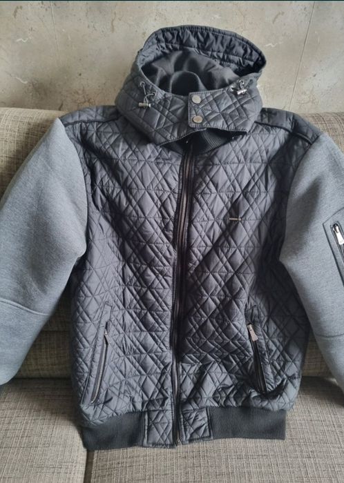 Продам куртку мужскую.