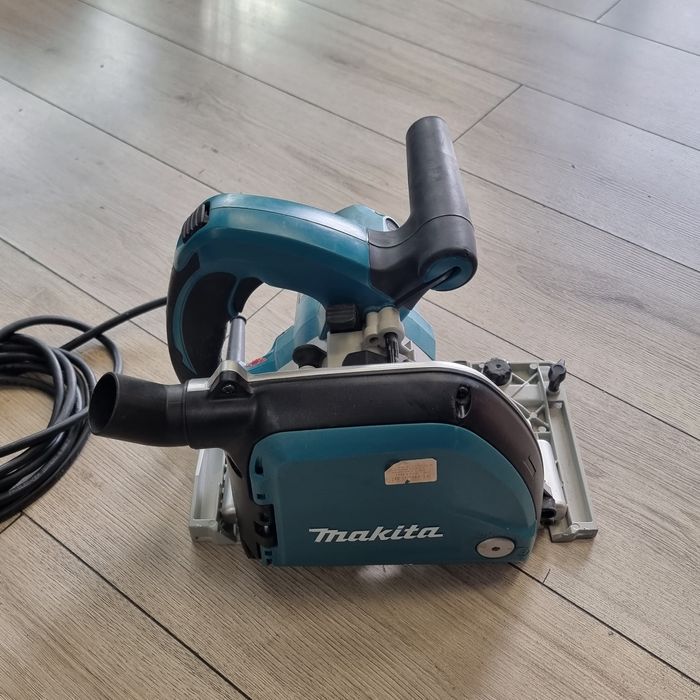 Amanet F28: Fierastrau circular Makita CA5000