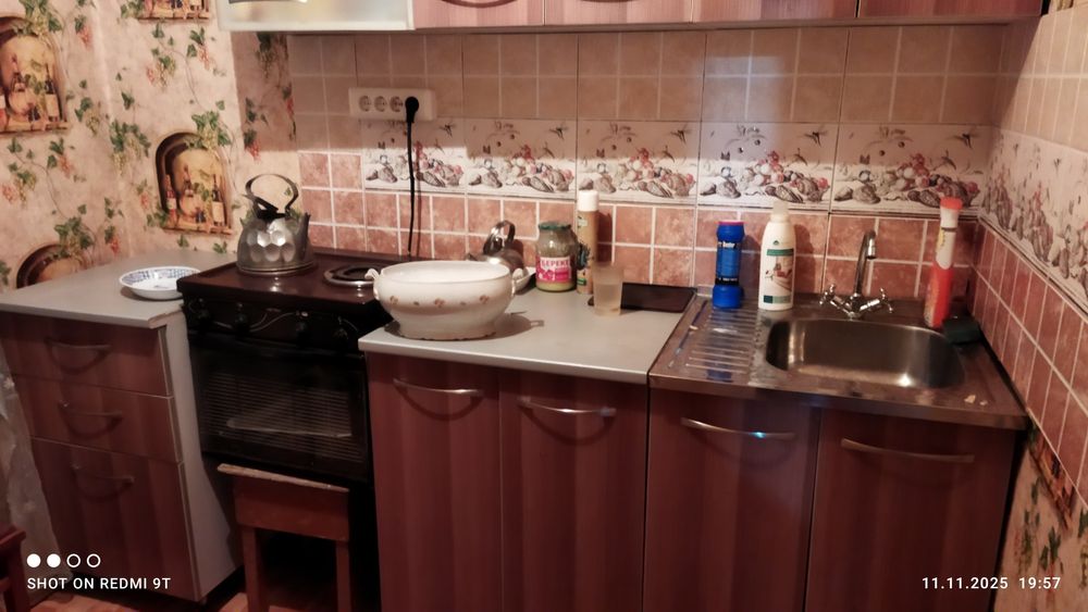 Продается 2х ком в районе аблакетка.блакетке ,на 2 этаже с балконом  3