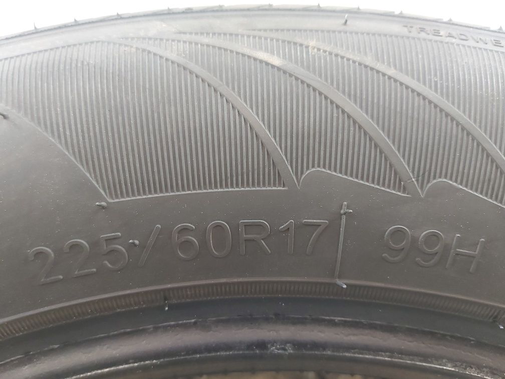 Автомобилни гуми 225 60 17 Rovelo