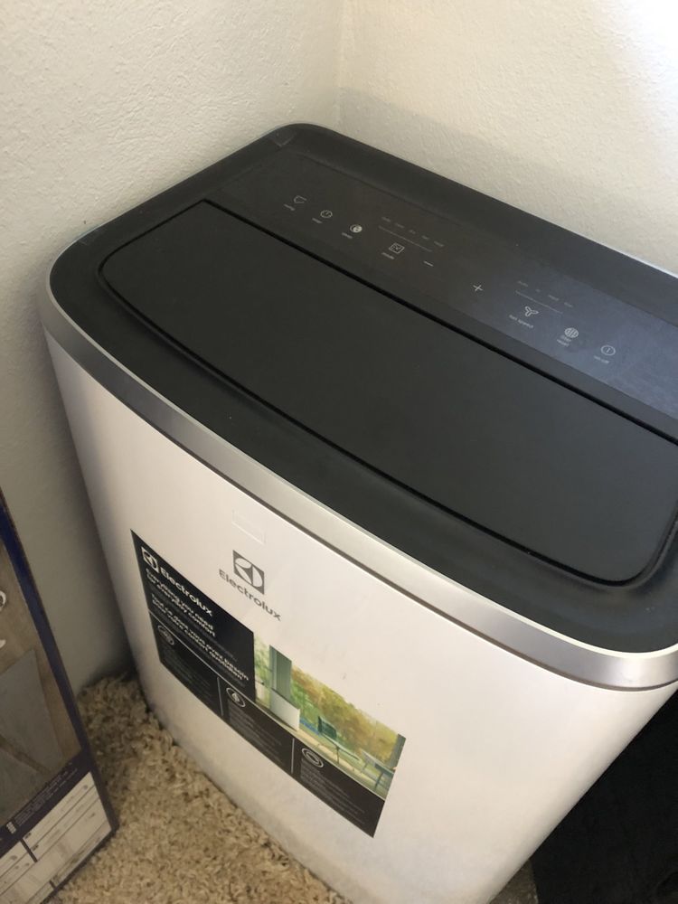 Aparat aer condiționat mobil Electrolux EXP34U338HW.