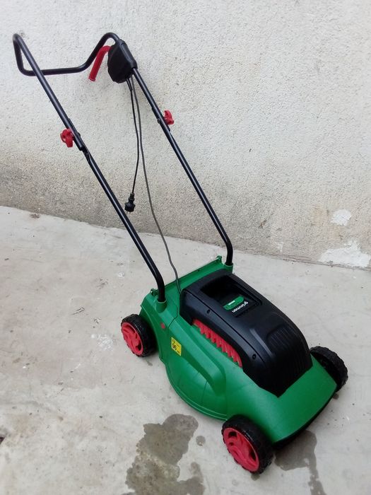 Mașina electrică de tuns iarba !