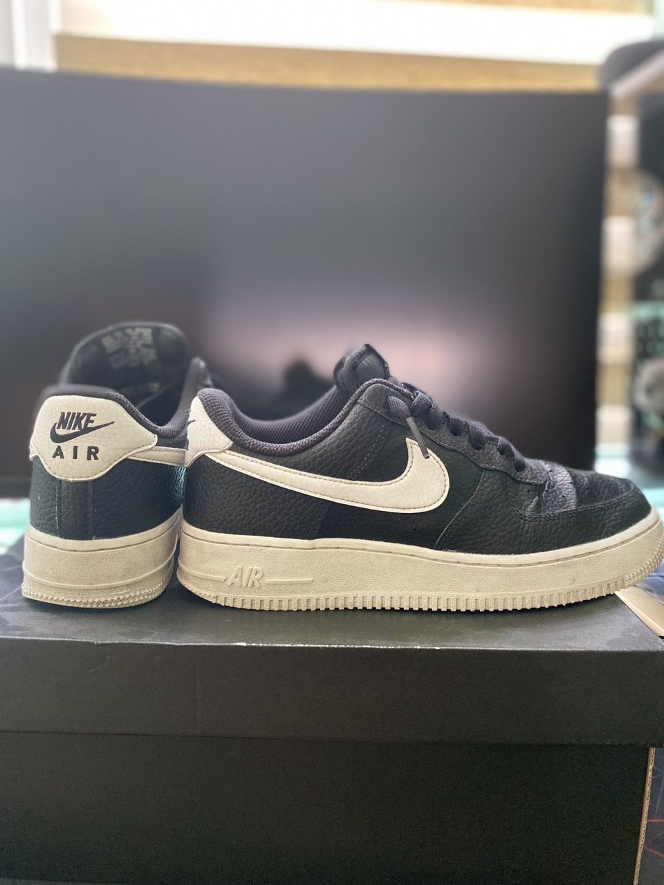 Air force 1 black and white