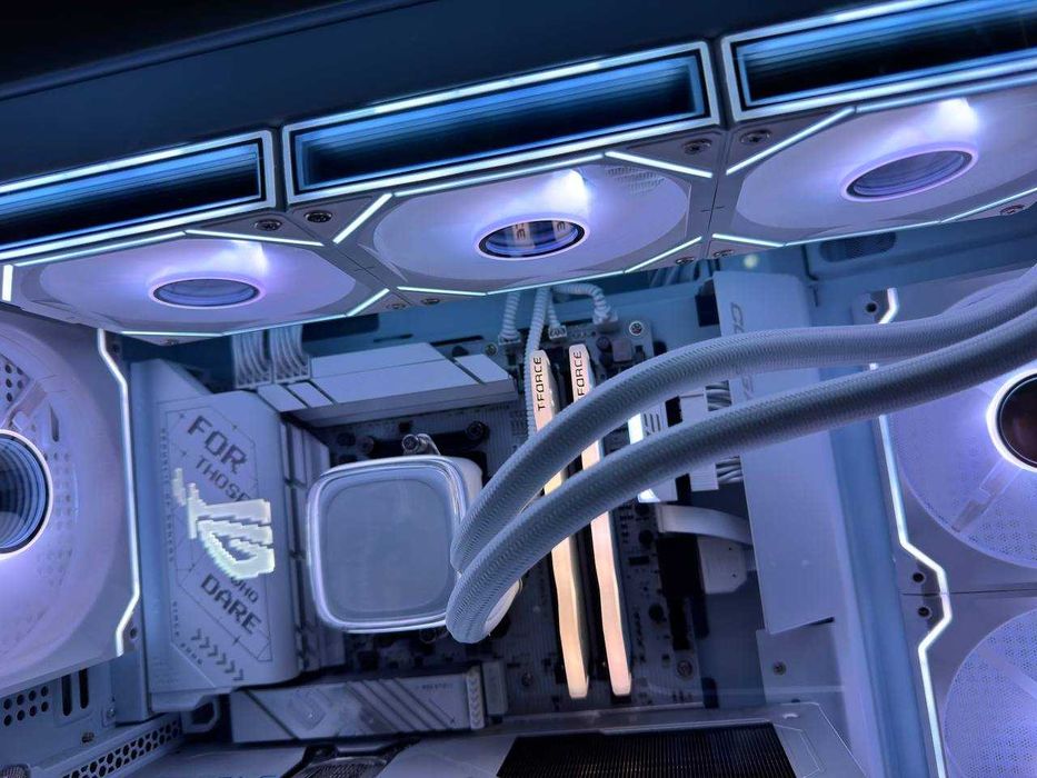 Продам игровой ПК (топовая белая сборка, 2025)