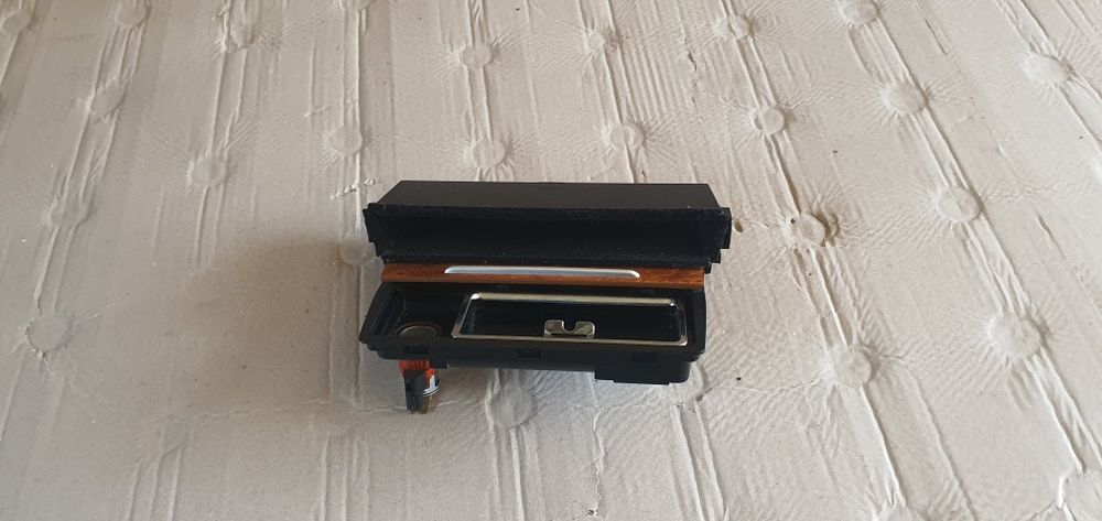 Scrumiera mahon audi a8 d2