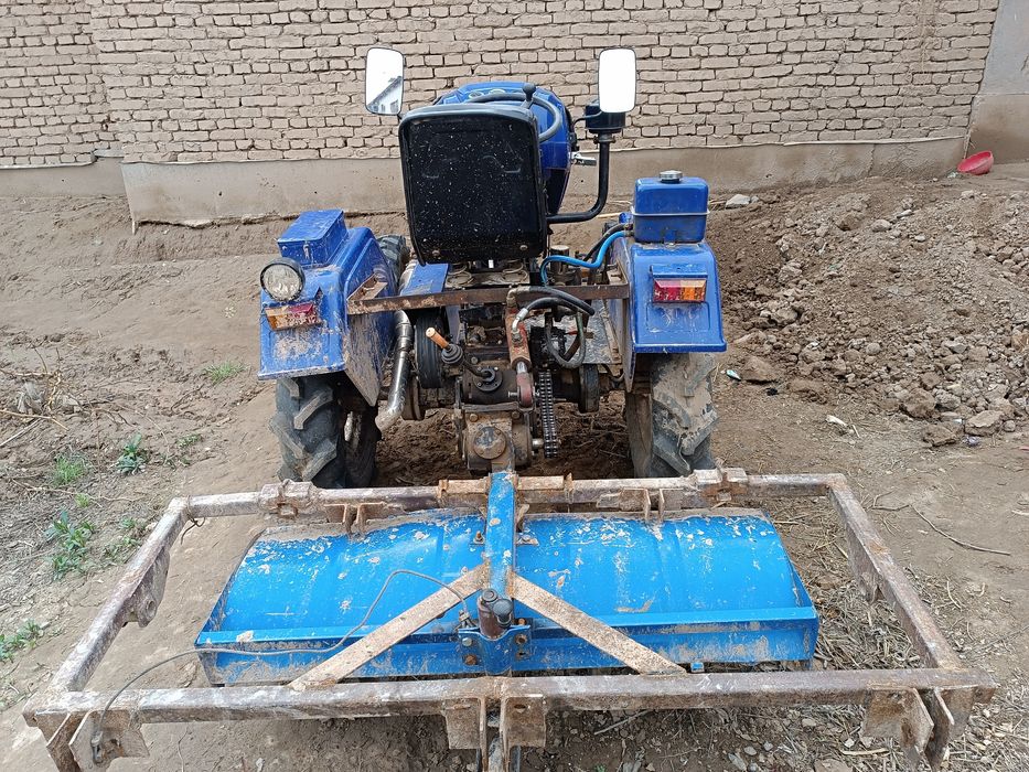 Mini traktor sotiladi