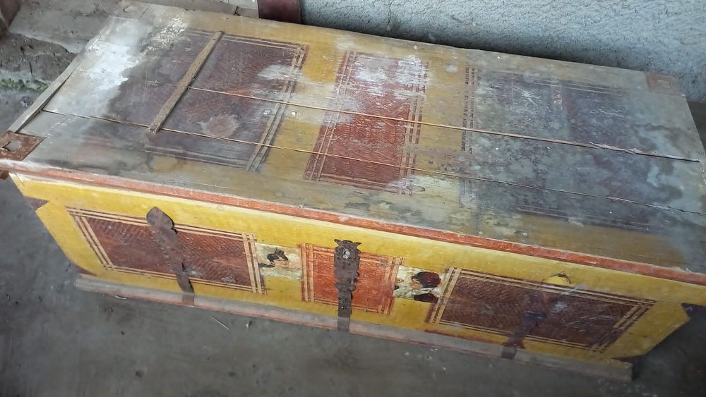 Vând lada de zestre