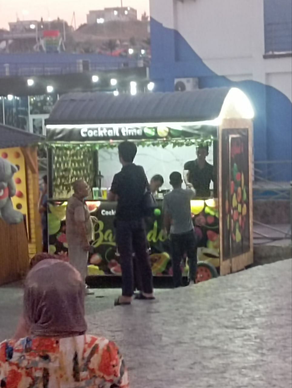 food truck tayyor ishlab turgan