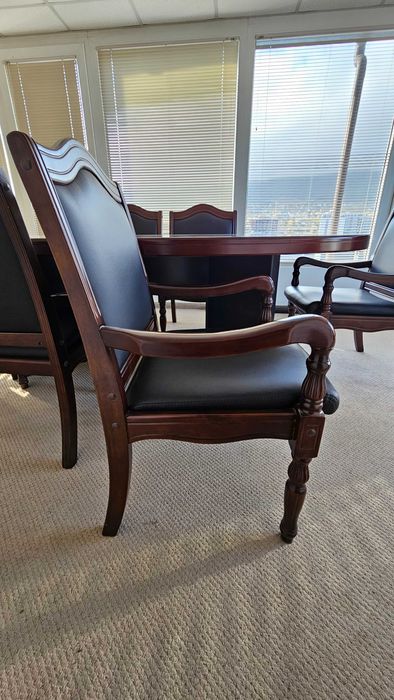 Заседателна маса и офис столове