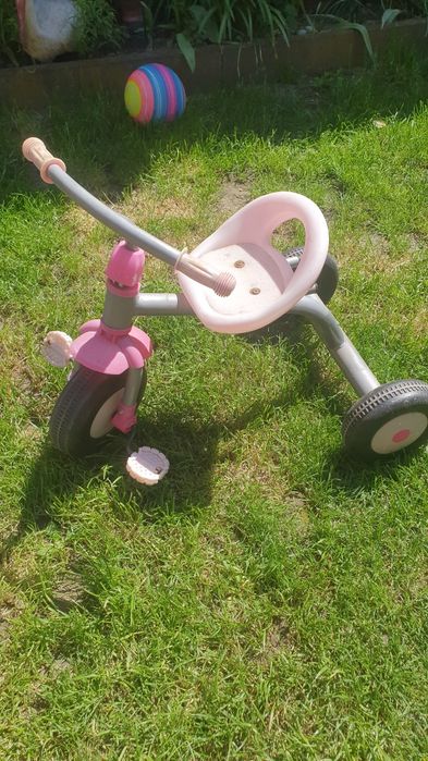 Vând tricicicleta, trotineta, bicicleta