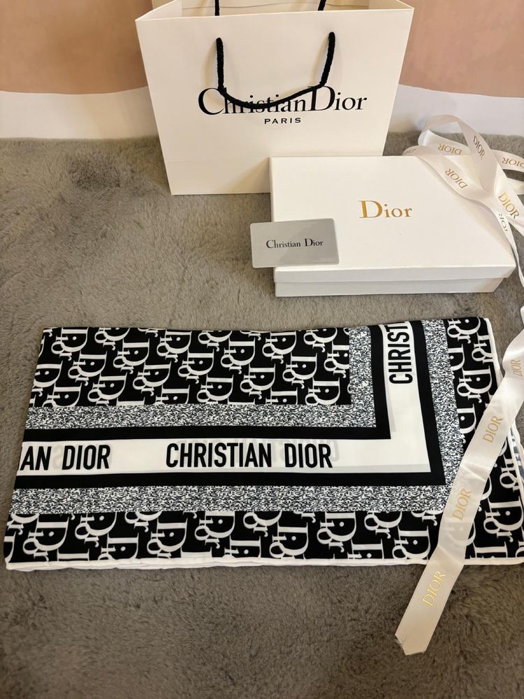 Eșarfa Christian Dior neagra