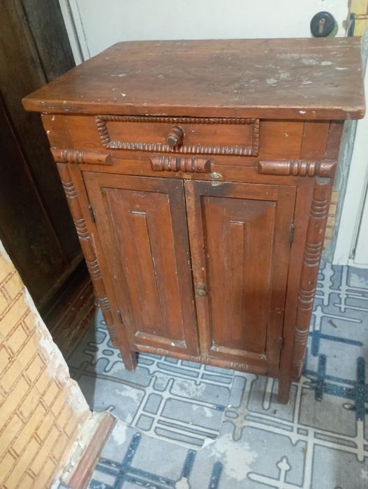 Старинный тумбочка антиквар