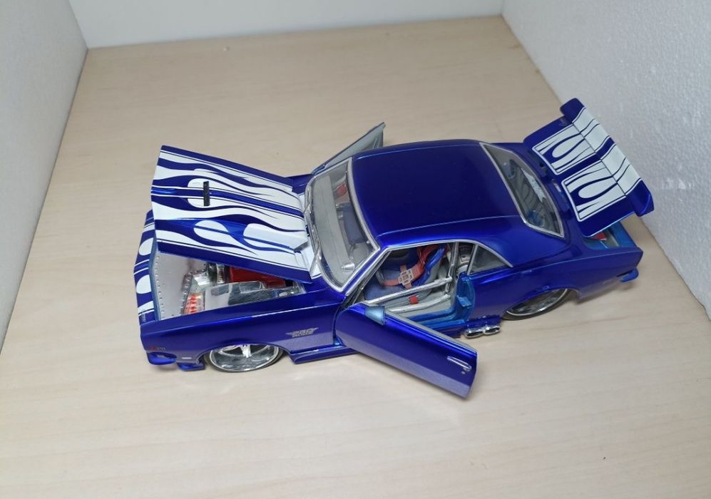 Chevrolet Camaro 
Scara 1:18
Producător maisto 
Material metal+plastic