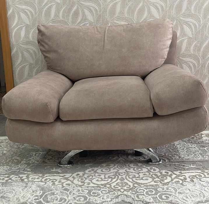 Продам диван с креслами