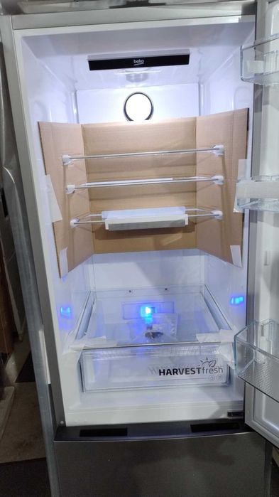 Комбиниран Хладилник с долен фризер BEKO-БЕКО 186.5 см HarvestFresh™