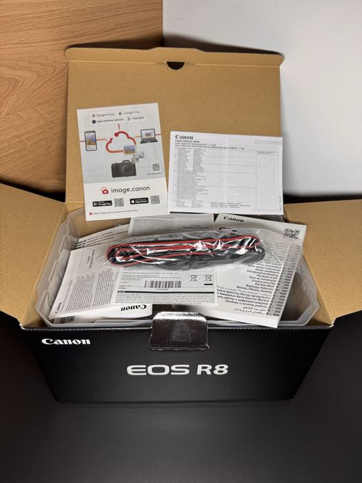 Canon r8 (pachet cu cage tilta si doua baterii originale extra)