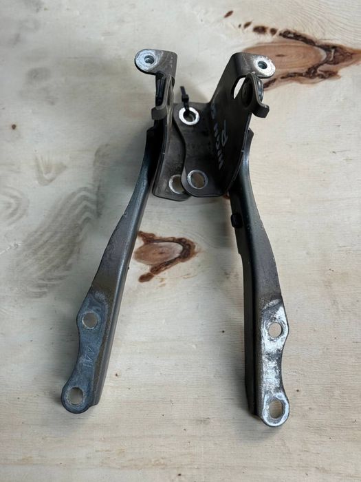 Петли капота на Тойота Хайландер / Highlander