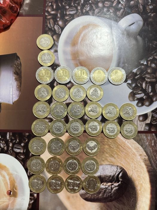 Монеты сто и двести тенге