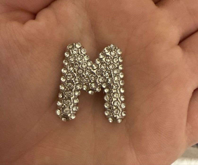 Подвеска буква М