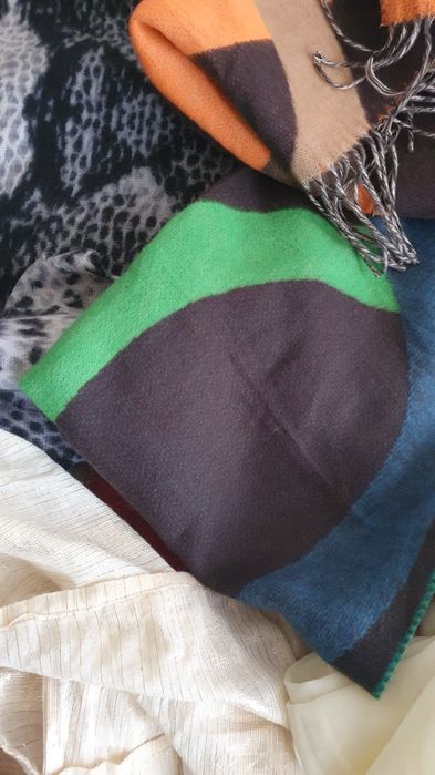 Batic  cu franjuri, esarfe