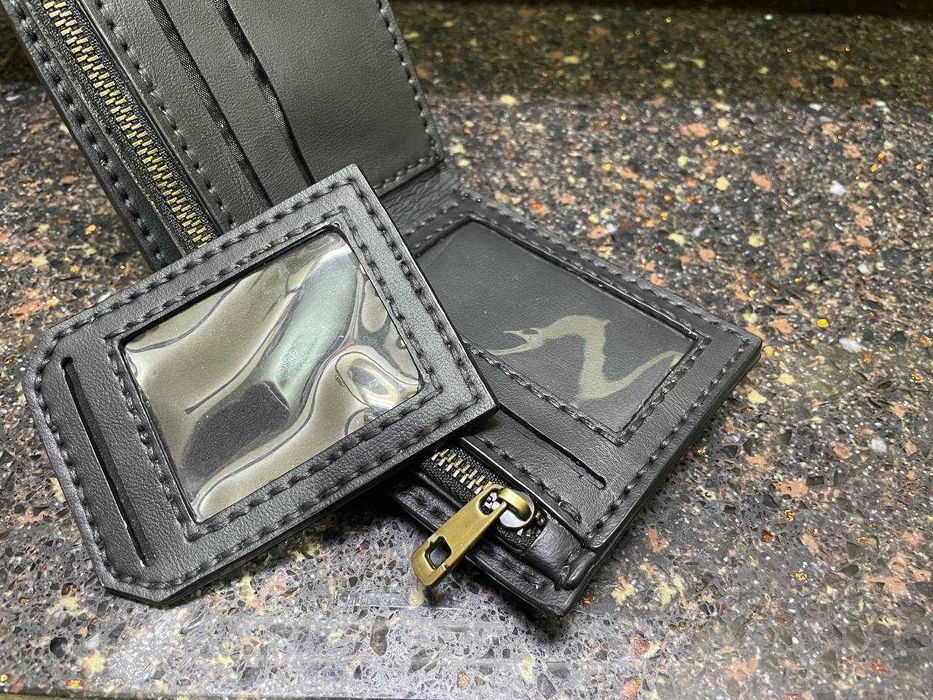 Кожаный бифолд, ручная работа.