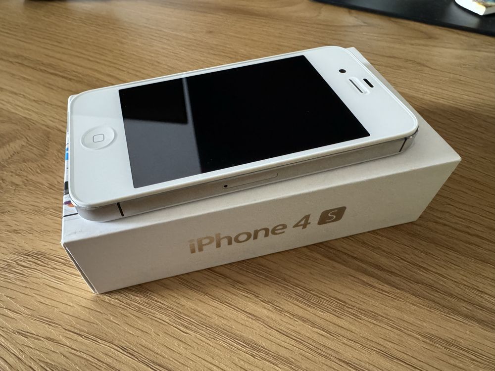 iPhone 4s - перфектно запазен
