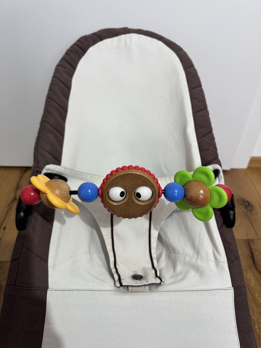 Balansoar Baby Bjorn si jucarie