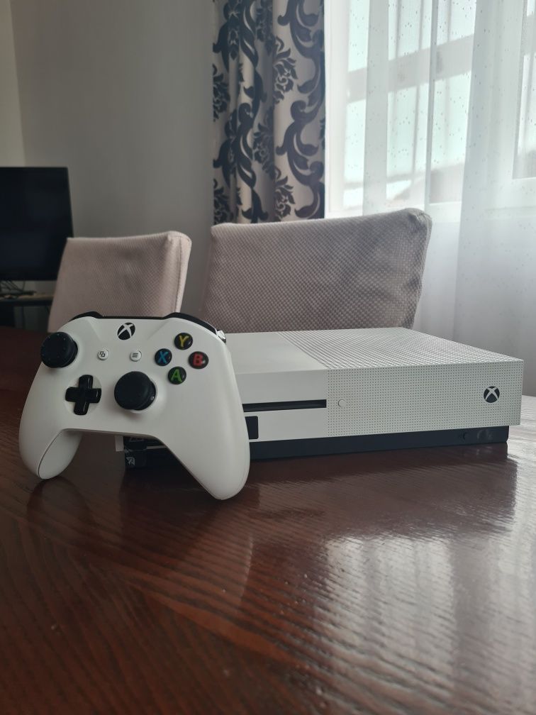 Vând xbox one S 500GB