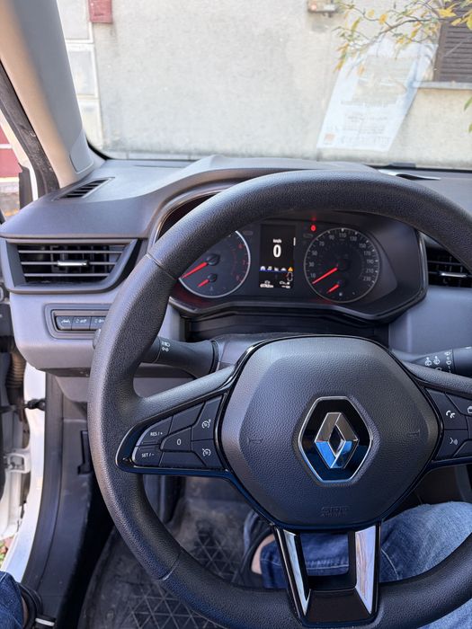 Renault clio 2022 usor avariat lovit avarie
